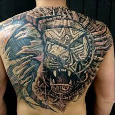 Biomechanik Tattoo Ruecken Loewe Maschinenteile Biomechanik Tattoo Biomechanik Tattoos Inspirierende Tattoos
