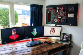 Tom's hardware, legitreviews & pc perspective reviewed the wooden htpc 8000; 9 Incredible Pc Cases You Can Buy