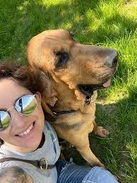 Sie war besonders. Einzigartig. Immer lieb. Einfach Yoki! Bei uns ist sie  auf die Welt gekommen und war von der ersten Sekunde an Rovenas Hund. Eine  starke Verbindung. Nun hat sie in