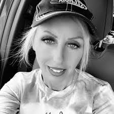 Sandy Morgan's Instagram, Twitter & Facebook