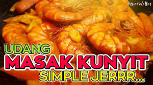 Telur masin rebus dibuang kulit dan dihancurkan. Vlog 61 Udang Masak Kunyit Simple Jerrr Youtube