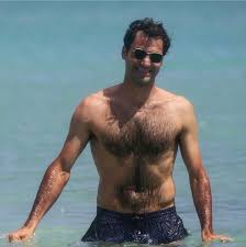 Man the umpire in this sandgren vs federer is sooooooo hot. Danielle On Twitter It S Holliday Tennis S Time Hot Day Federer