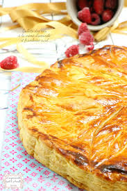 Galette Des Rois A La Creme D Amande Et Framboise Curd C Les Gourmands Disent D Armelle Nous Sommes En Pleine Pe Galette Des Rois Galette Recette Galette