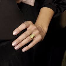 Actress scarlett johansson she has received beautiful engagement rings from her husband colin jost and ex romain dauriac other ryan reynolds.how do the flares stack up? Yellow Engagement Rings Like Scarlett Johansson S British Vogue British Vogue