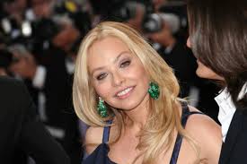 In deutschland liebt man die schauspielerin vor allem in den filmen mit international bekannt wurde ornella muti durch ihre rolle in flash gordon. Ornella Muti Begleitet Richard Lugner Zum Opernball