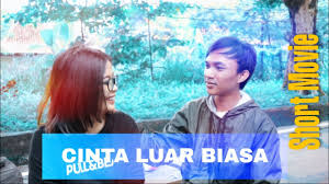 Setiap orang memiliki berbagai cara untuk mengungkapkan rasa cintanya. Cinta Luar Biasa Movie