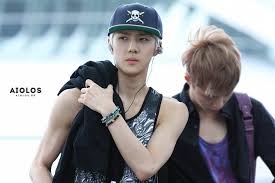 2 Sehun Exo Sehun May Look Skinny But He Has Unbelievably Broad Shoulders Broad Shoulders How To Look Skinnier Solo Pics