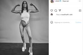 Elodie mostra i muscoli e non solo: dellintimo nessuna traccia
