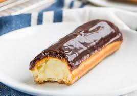 Eclairs Au Chocolat Et Vanille Un Delicieux Gateau Pour Votre Gouter Delicieux Gateaux Eclair Au Chocolat Recette Gateau