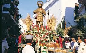 San isidro labrador nacido en el mayrit (madrid musulmán), fue un labrador mozárabe que estuvo posiblemente al servicio de la familia vargas y de otros tantos señores terratenientes como francisco vera. Fiestas De Romeria De San Isidro De Estepona Malaga