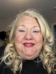 I'm just curious how many peoples actually use this lipstick and eye shadow  color irl 🤣 But damn, she got style or what