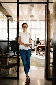 Young Woman At Office Doorway In 2020 Women Lifestyle Photography Fashion Caucasian Woman