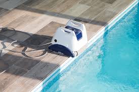 Entretien De La Piscine 9 Accessoires A Avoir Chez Soi Mjs France