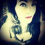 Shandi Maler's Instagram, Twitter & Facebook