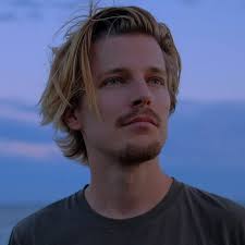 Steven Molnar (@stevenshigerumolnar) • Instagram photos and videos