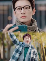 Liu Xue Yi è incredibilmente affascinante nel suo prossimo drama di vita  quotidiana in un mondo parallelo, "What If", dove è il protagonista  maschile (la data di trasmissione non è ancora certa). :