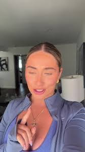 Debra Behan's Instagram, Twitter & Facebook