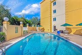 The miami airport north la quinta inn offers a transfer service to the miami international airport, located 5 miles away. La Quinta Inn Suites By Wyndham Miami Cutler Bay Miami Fl Hotels