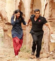 Salman Khan With Kareena Kapoor In Bodyguard Kareena Kapoor Dresses Bollywood Suits Kareena Kapoor Outfits