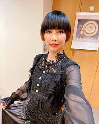 中島美嘉はinstagramを利用しています 観てくださった方 ありがとう しゃべくり007 楽しかった mrselfportrait blanciris official straight bangs victorian dress hair styles