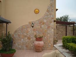 Le piastrelle in pietra di trani, tranciate e anticate, disponibili in differenti spessori, permettono di rivestire le pareti esterne della tua casa. 001 Prospetto Jpg 800 600 Esterno Casa Pietra Rivestimenti Esterni Casa Muri In Pietra Interni