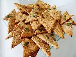 Crackers Paleo Croustillants Et Savoureux Bmoove Recette Biscuits Aperitifs Savoureux Grignotage Sain