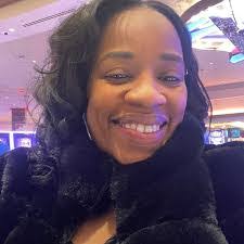 Shauna Edwards's Instagram, Twitter & Facebook