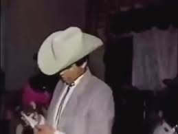 Chalino Sánchez’s d**th threat (1992), Before Chalino was ready to sing  “Alma Enamorada”, he was handed a note from someone in the crowd. After  reading it, Chalino crumbled the note up and began to ...