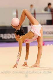 203 senior e 118 junior.tra queste anche la delegazione sammar Ginnastica 2 Mondi Paralleli Alexandra Agiurgiuculese La Stella Italiana Della Ginnastica Ritmica