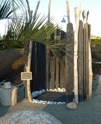 douche en bois flotte douche de jardin douche piscine exterieure douche exterieure