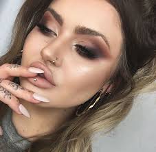 Pin tillagd av 𝙲𝚊𝚖𝚒𝚕𝚕𝚎 𝙲𝚞𝚛𝚝𝚒𝚜 på makeup i 2025