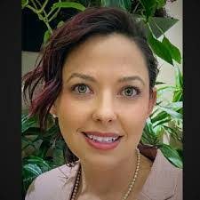 Laura Fennimore's Instagram, Twitter & Facebook