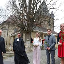 Wann kann ich mein kind zum konfirmandenunterrichten anmelden? Viele Konfirmationen Werden Wegen Corona Auf Den Sommer Verschoben Kassel