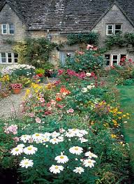 Pin By Suzanne Kelman On Pictures That Remind Me Of England English Cottage Garden English Country Gardens Cottage Garden