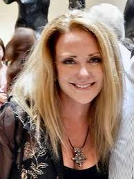 Julie Carruthers's Instagram, Twitter & Facebook