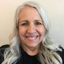 Linda Oram's Instagram, Twitter & Facebook