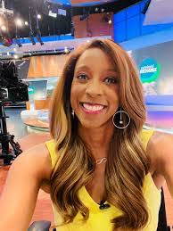 Lynette Hope's Instagram, Twitter & Facebook