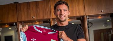 .2021 profile, reviews, loris benito in football manager 2021, bordeaux, switzerland, swiss, ligue 1 2021, bordeaux, switzerland, swiss, ligue 1, loris benito fm21 attributes, current ability (ca). Eklat Um Burnley Profi Drinkwater In Disko Schlagerei Verwickelt