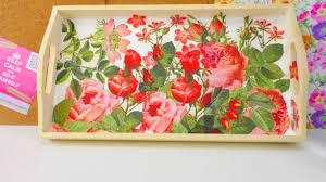 Fruhstuckstablett Diy Tablett Gestalten Mit Rosen Muster Mit Serviettentechnik Deutsch Serviettentechnik Gestalten Servietten