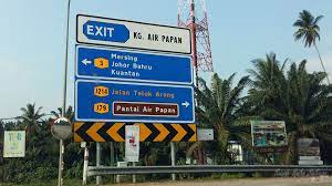 Perfectly set in between small hills in mersing, air papan offers a long sandy beach which is clean and location: Penginapan Bajet Di Air Papan Chalet Mersing Sunah Suka Sakura