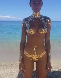 Body painting black lingerie by simone canal. People Can T Decide If This Model S Mesmerising Bikini Is Real Or Body Paint