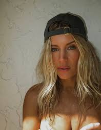 Dawn Heatherly's Instagram, Twitter & Facebook