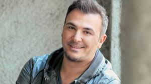 Ο αντώνης ρέμος γεννήθηκε στις 19 ιουνίου 1970 στο ντίσελντορφ της γερμανίας όπου είχαν εγκατασταθεί οι γονείς του για να δουλέψουν. O Antwnhs Remos Egine Nonos Baftise Ton Gio Toy Giannh Bardh Fwtografia Me To Baftisthri Toy