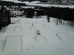 Varingskollen er et alpinanlegg med varierte bakker for alle ferdighetsnivåer. Varingskollen Ski Snowboard Photos