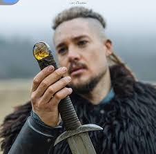 Who in the UK can attend a cast convention with TLK actors?