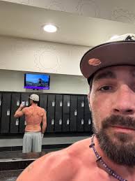 Shortcut to remove red line in Word document?