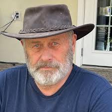 Heyna's Socialist Wonderland: Voth, Andrej H.: 9781777993108: Books