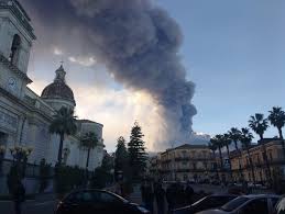 Etna yanardağı nerede sorusu merak ediliyor. Italya Nin Sicilya Adasi Nda Bulunan Etna Yanardagi Patladi Takvim