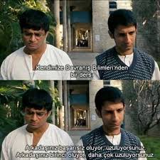 Aamir khan, 3 idiots filmi yeri gelmiş güldürmüş yeri gelmiş izleyenleri duygulandırmıştır. Aamir Khan Filmlerinden Ders Niteligindeki 10 Replik Sozcu Gazetesi