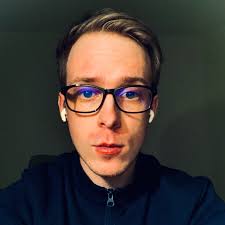 Alex Oakley's Instagram, Twitter & Facebook